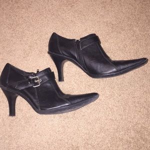 Black leather Kenneth Cole Reaction bootie, 8.5